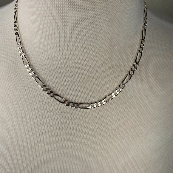 NEW 16.6 grams (5mm) 18" Italian Figaro Chain Necklace in Sterling Silver - Picture 3 of 3